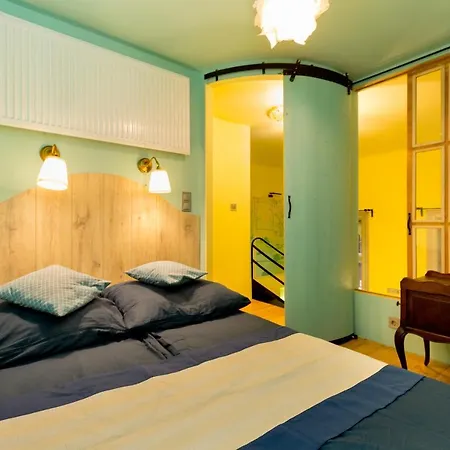 Artistic Apartment *